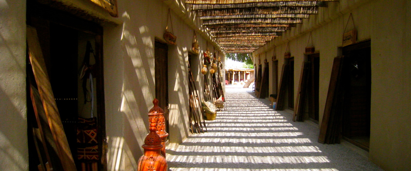DIE OASE AL AIN- TOR ZUR GROSSEN LEERE