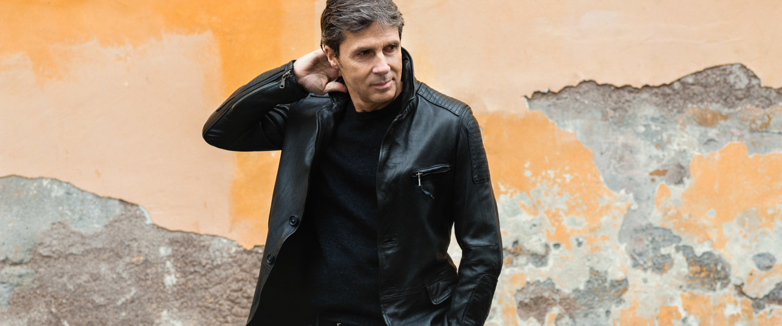 LUCA BARBAROSSA, TRA MUSICA E PAROLE LUCA BARBAROSSA, TRA MUSICA E PAROLE