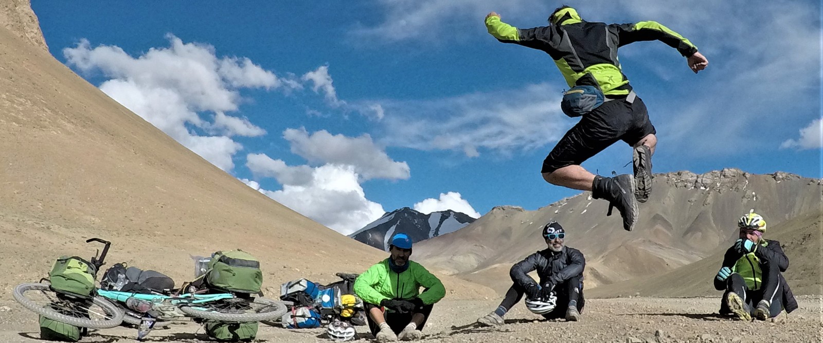 LA STRADA DEL PAMIR. In bicicletta sui grandi altipiani dell’Asia Centrale LA STRADA DEL PAMIR. In bicicletta sui grandi altipiani dell’Asia Centrale