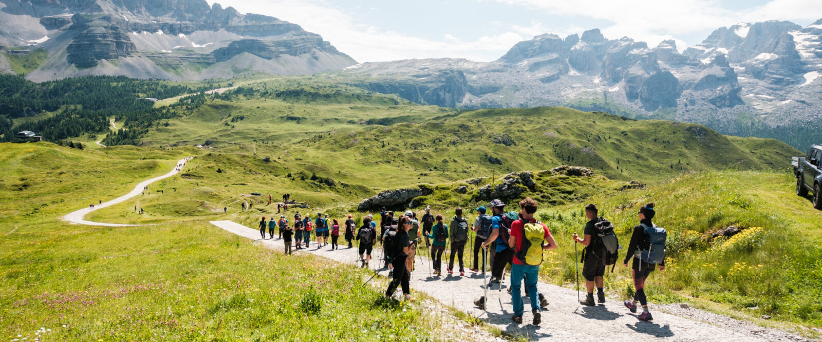 HUGS. THE JOURNEY ON FOOT FROM "THE DOLOMITES TO ETNA"