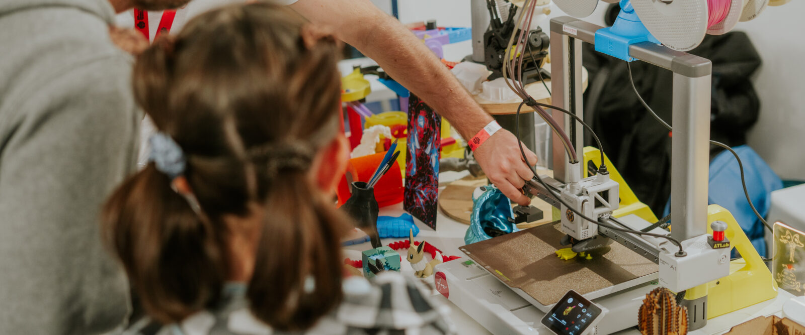 HACK THE FUTURE: COSTRUIAMO IL CAMBIAMENTO